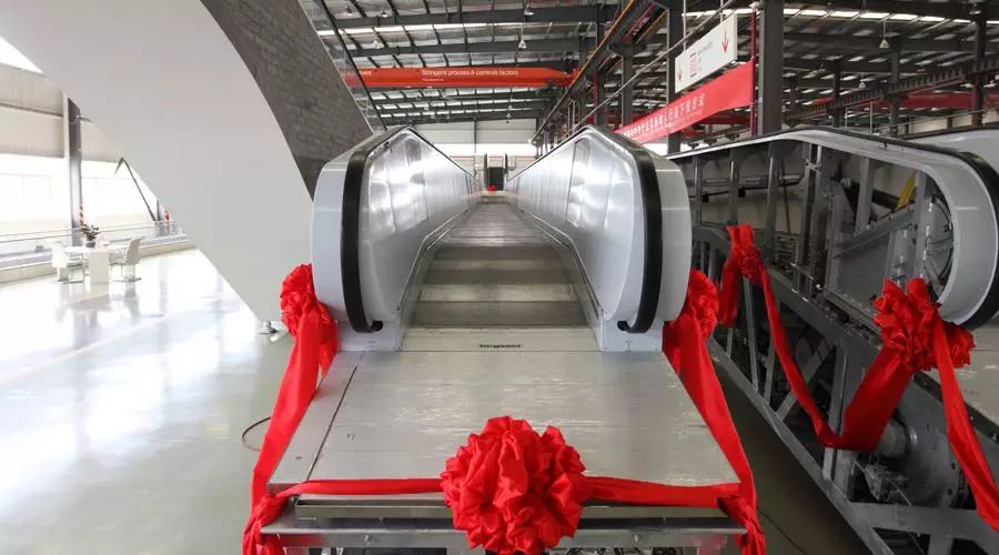 “熱火朝天迎下線,風雨無阻忙發運”—西尼機電 · 斯圖加特重載自動人行道下線、發運儀式隆重舉行!